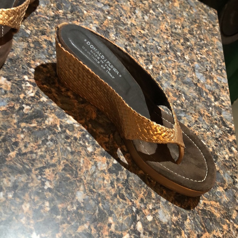 Donald j PLiner  SANDLES - Picture 3 of 8